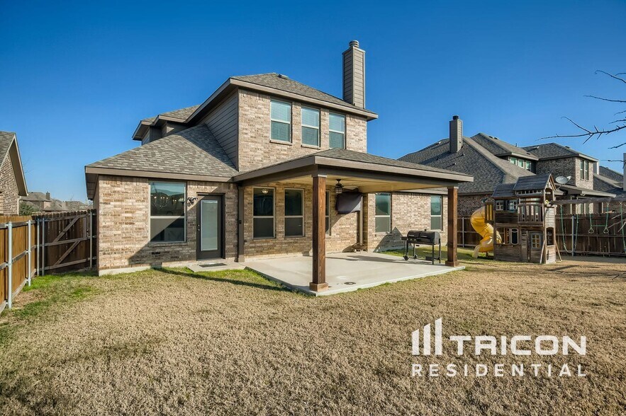 Building Photo - 334 S Hill Dr