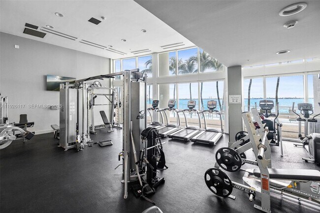 Building Photo - 665 NE 25th St