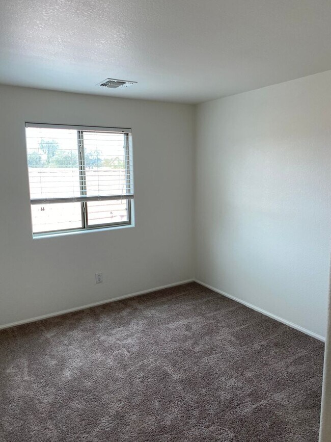 Building Photo - 4150 E Azurite Rd