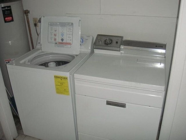 Building Photo - 2250 Grove Cir E