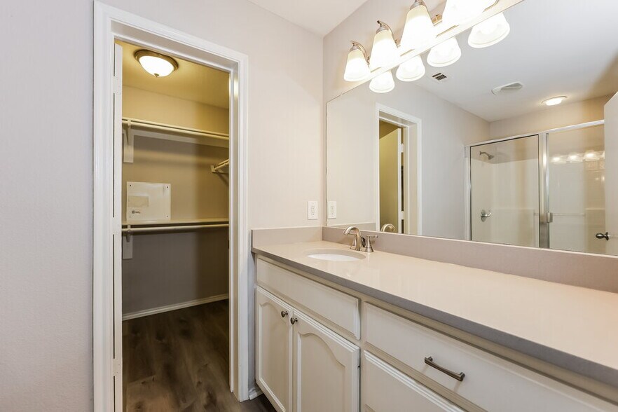 Building Photo - 1108 Boxwood Dr