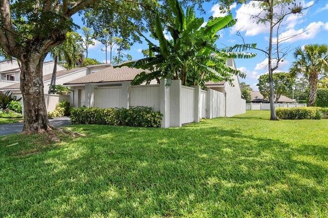 Building Photo - 12781 Spinnaker Ln