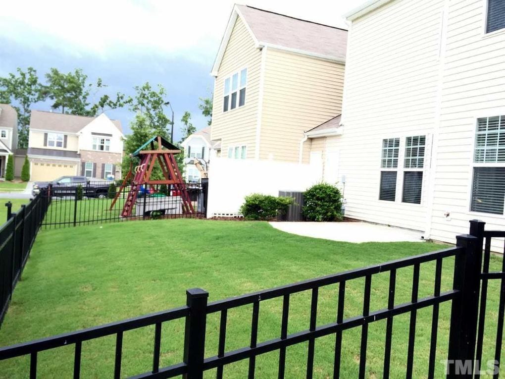 Backyard - 725 Garden Square Ln