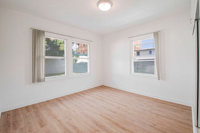 Building Photo - 5847.5 W 88th St