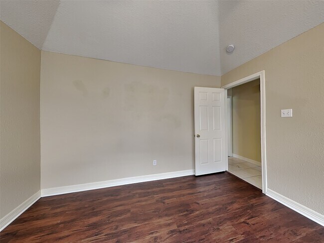 Building Photo - 2922 31st Ave N