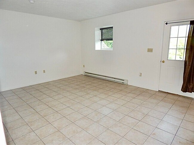 Building Photo - 626-628 Valentine St