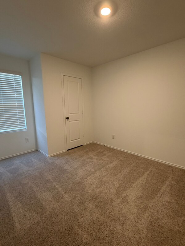 Building Photo - 208 Skyfire St