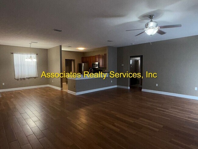 Building Photo - Willow Oak SW 3/2, a must see