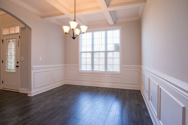 Building Photo - Huge 4 bd 3 ba Sango Go!