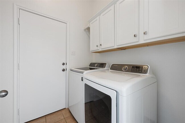 Building Photo - 3704 Pine Needle Cir