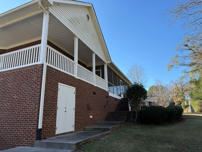 Building Photo - Lexington