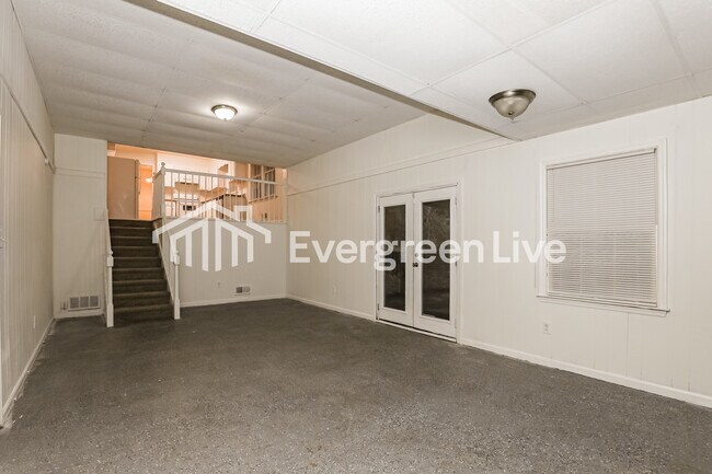 Building Photo - 1717 King Rd