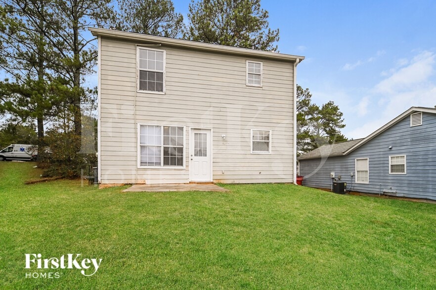 Building Photo - 350 Country Club Dr