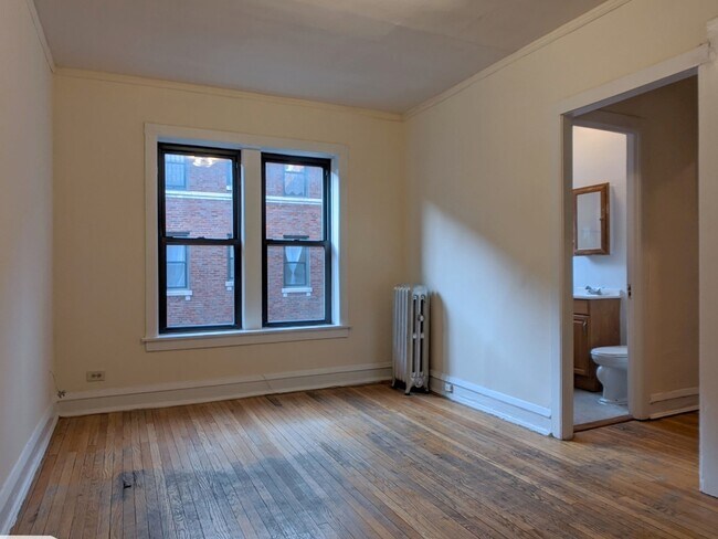 Building Photo - 3304 W Schubert Ave