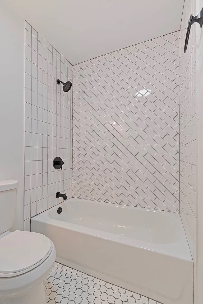 Building Photo - 723 Riverview Dr