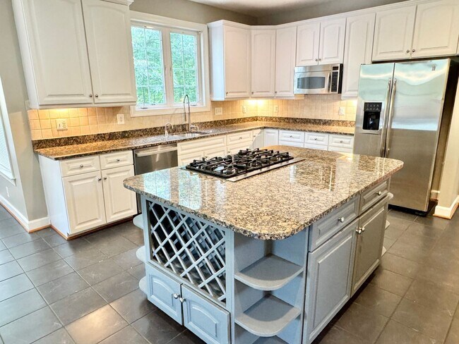 Building Photo - GORGEOUS FORMER MODEL HOME - MINUTES TO QUANTICO