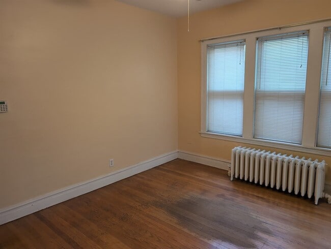Building Photo - 5622 N Mango Ave