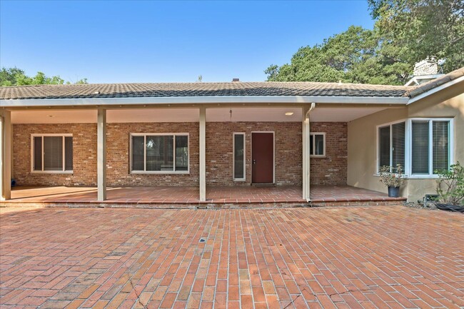 Building Photo - Updated Single Family Home in Saratoga