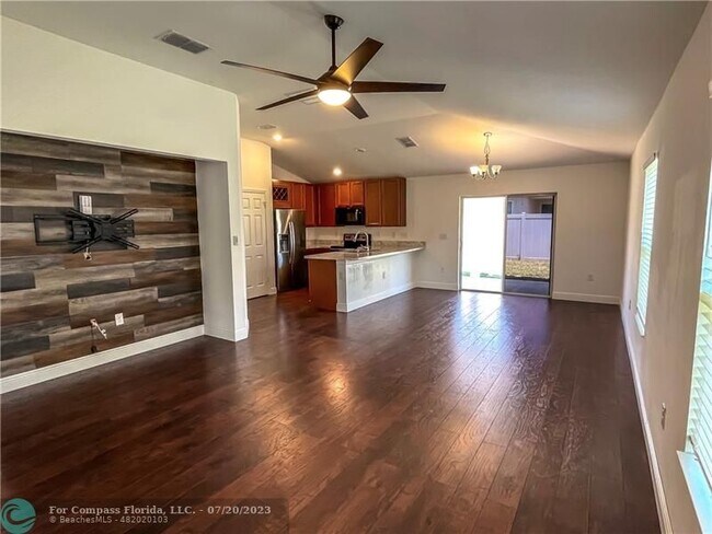 Building Photo - 5870 NW Pine Trail Cir