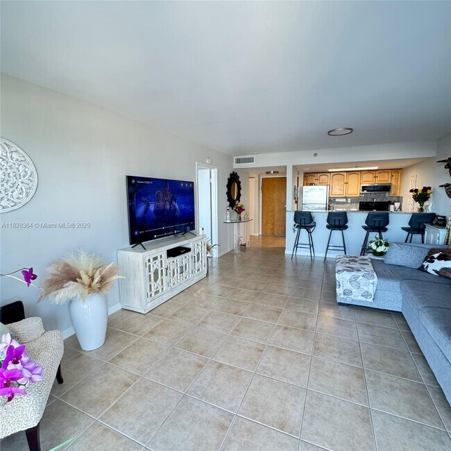 Building Photo - 7601 E Treasure Dr