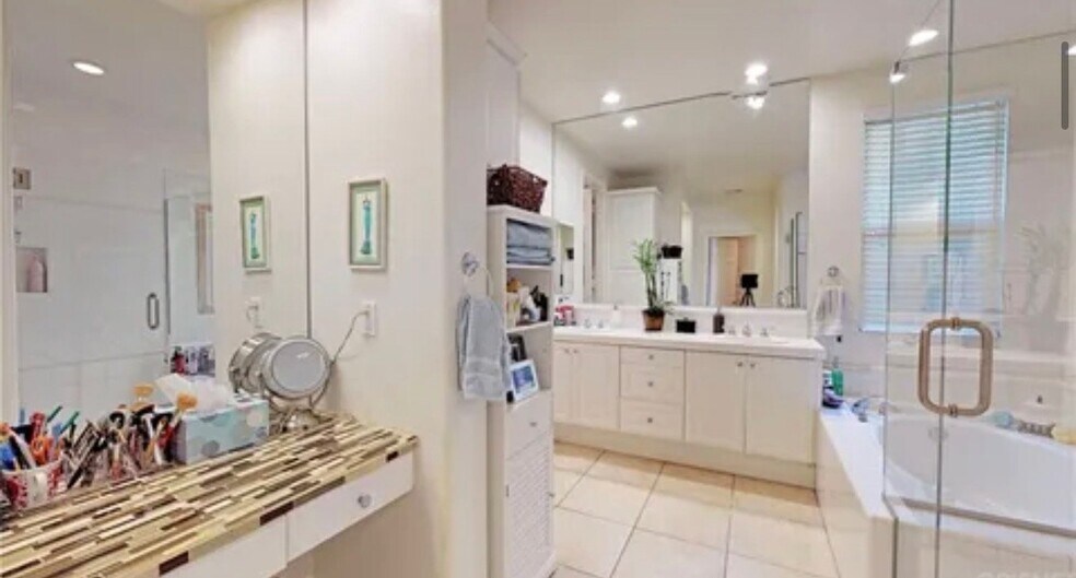 Building Photo - 26915 Augusta Pl