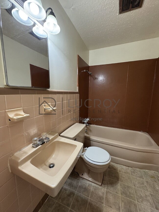 Building Photo - 3203 Harle St