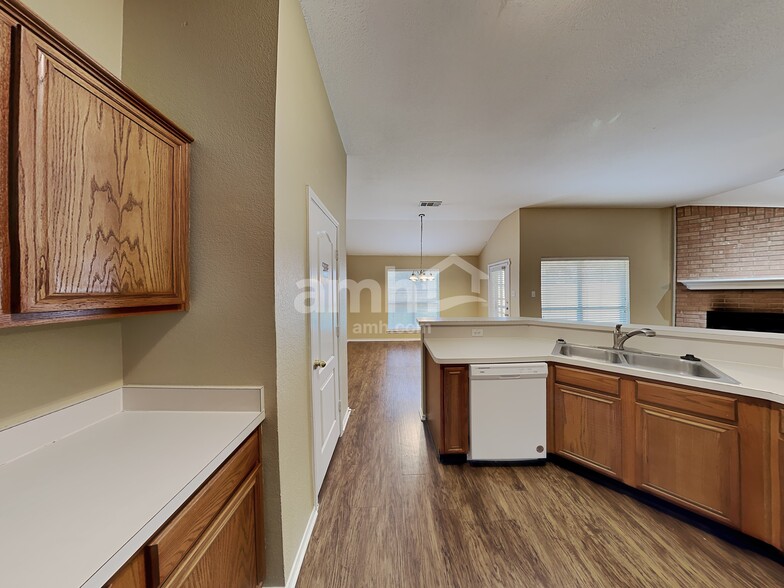 Building Photo - 476 Round Rock Dr