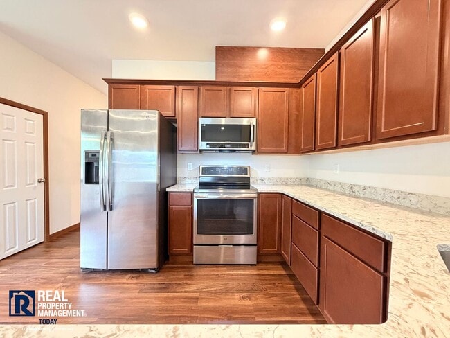 Building Photo - Downtown Puyallup Townhomes