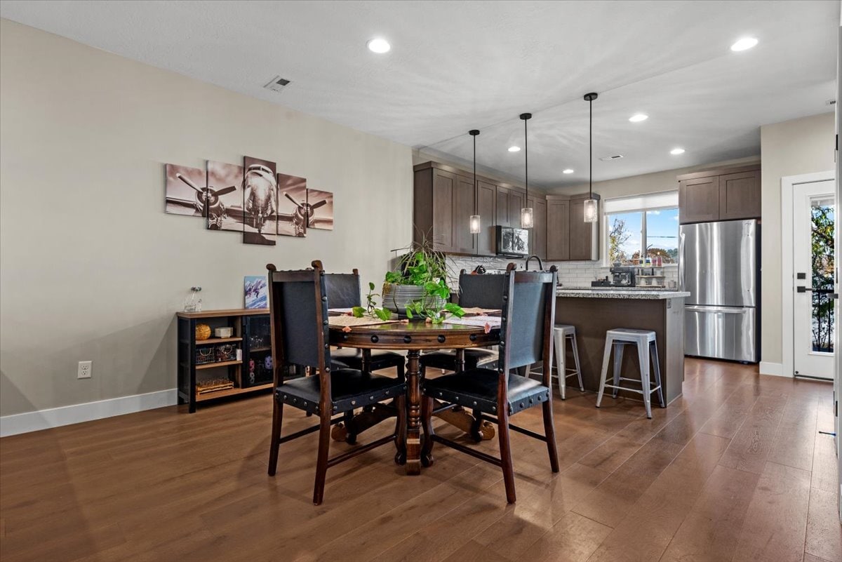 Building Photo - 1411 E Komenda Way