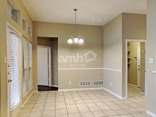 Building Photo - 210 Sparrow Hawk Dr
