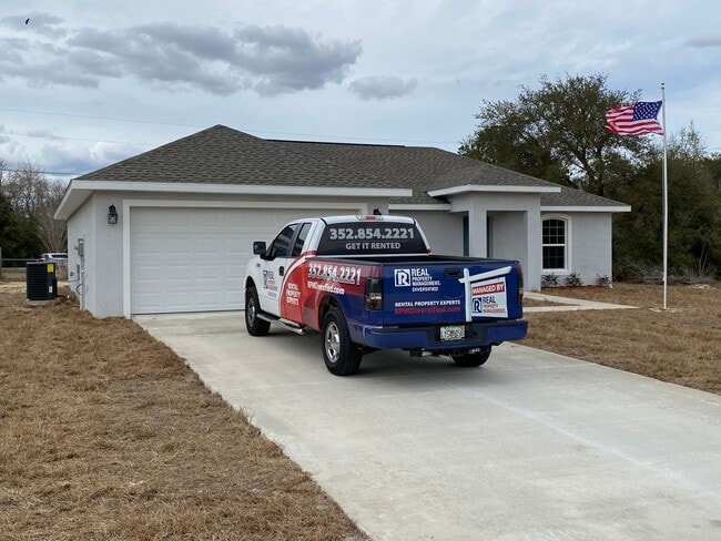Building Photo - Desirable SW Ocala Neighborhood 3/2/2 *WON...