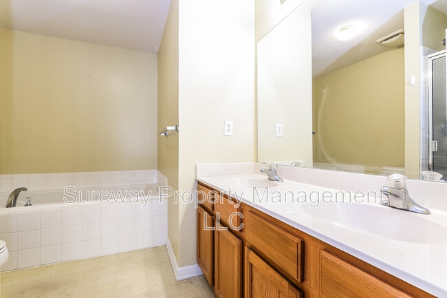 Building Photo - 158 Chancellor Dr