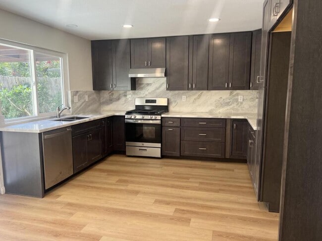 Building Photo - 10850 Eberly Ct