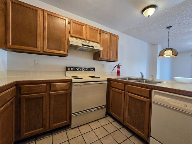 Building Photo - 1513 Seneca Cir