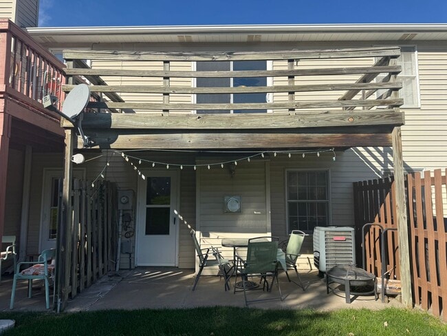 Building Photo - 2 bed 2 bath area Townhouse near Southpointe