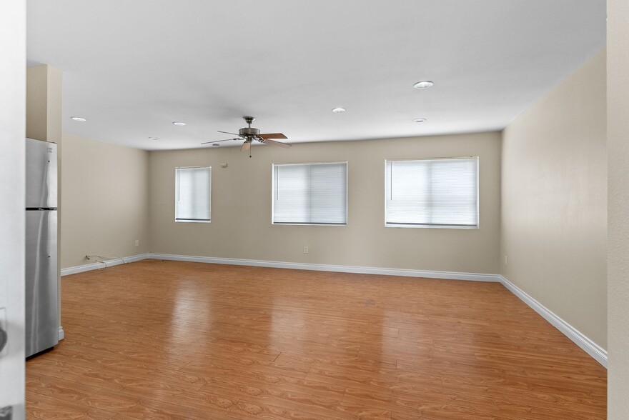 Building Photo - 2884 La Salle Ave