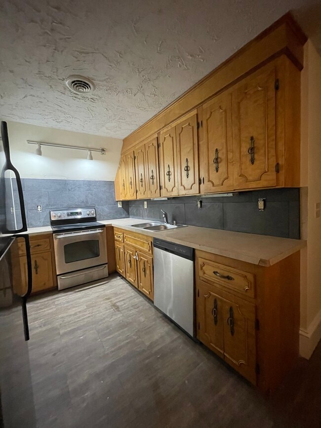 Building Photo - 764 Chestnut St