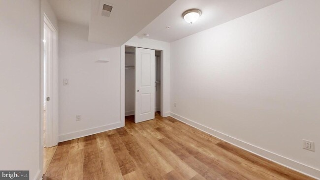 Building Photo - 472 Ridge St NW