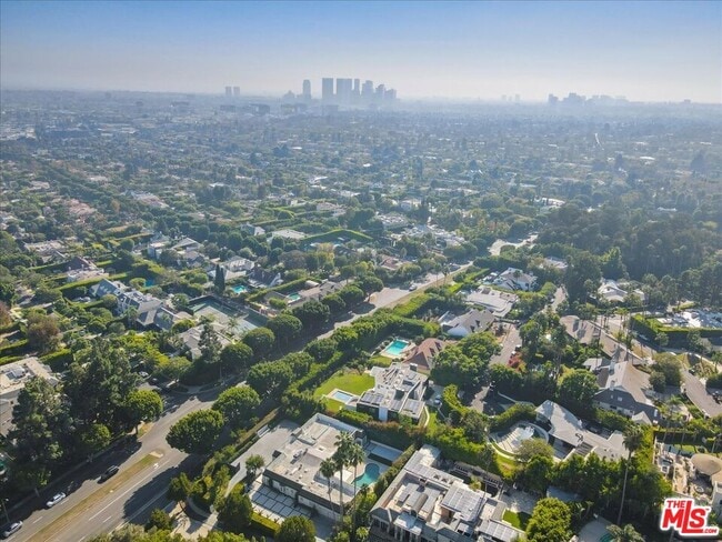 Building Photo - 801 Alta Dr