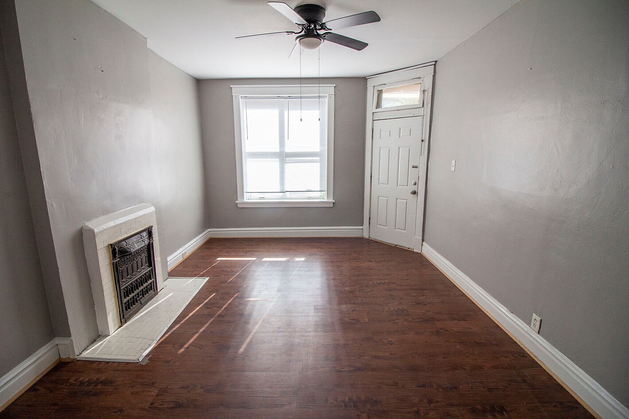 Building Photo - 4221 Dewey Ave