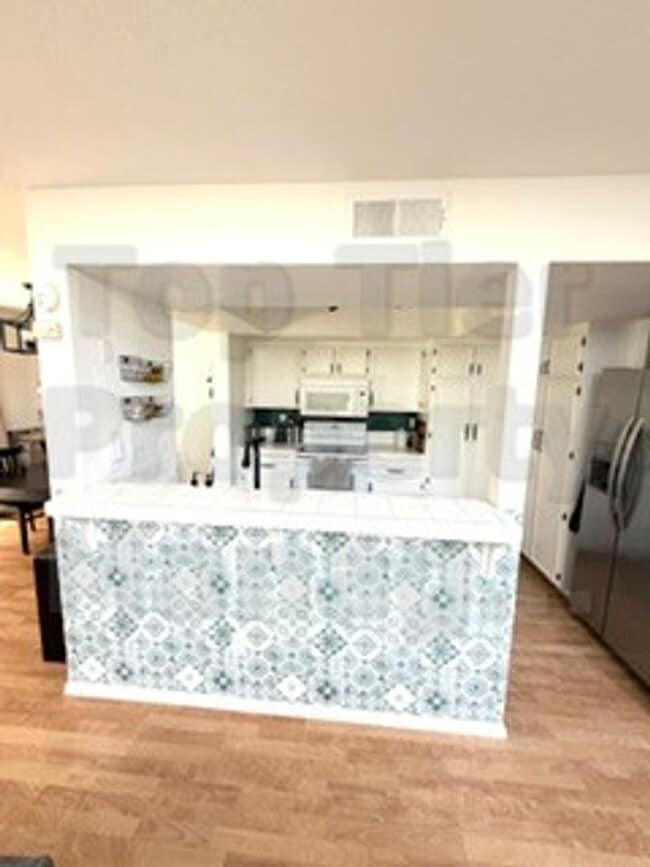 Building Photo - Beautiful 3 bed / 2.5 bath / 1,227 sqft House in Oceanside's Emerald Point