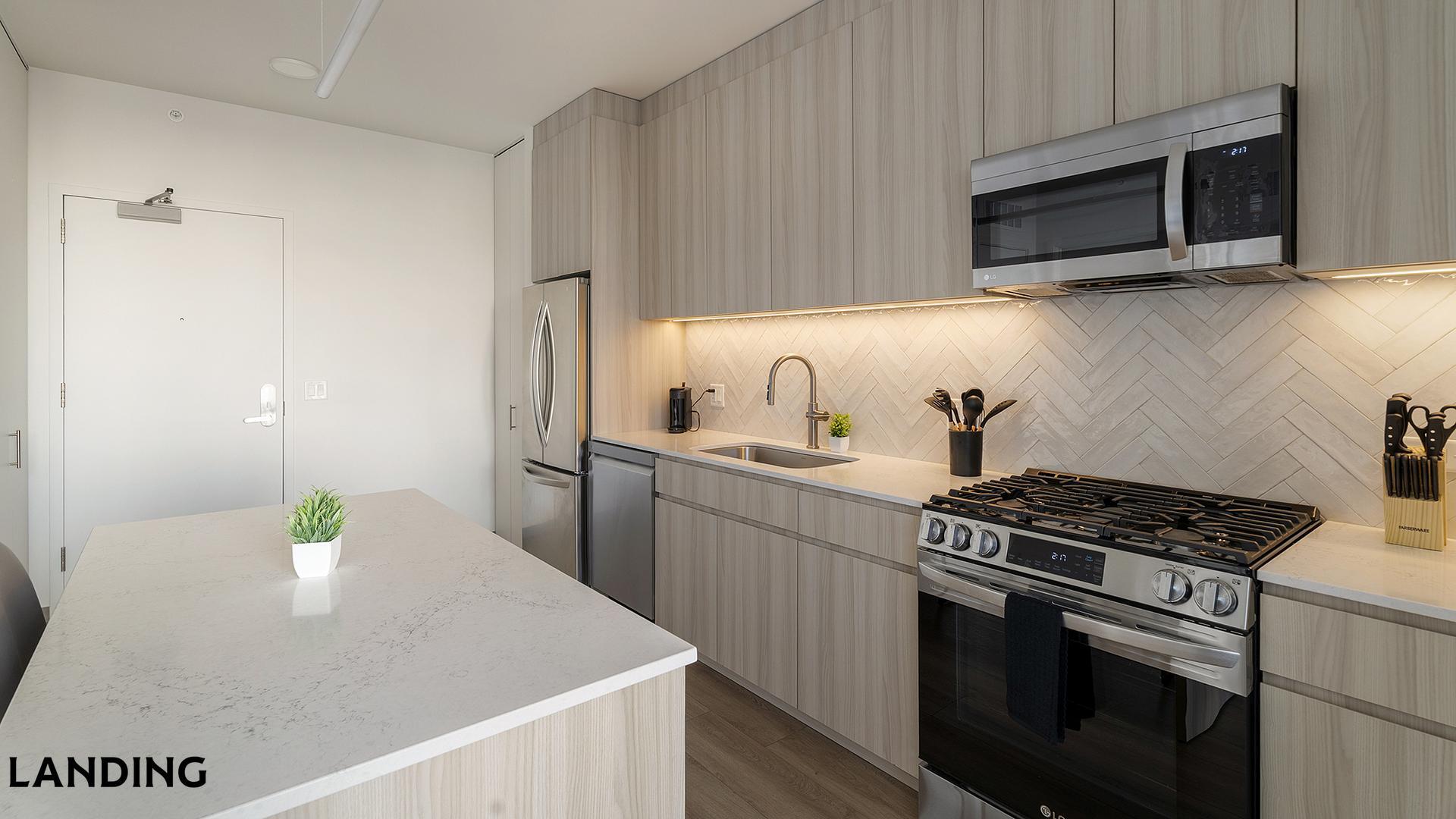 Building Photo - 513 S Damen Ave