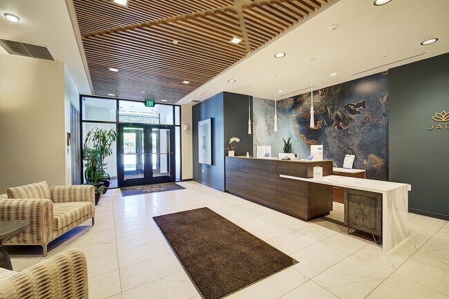 Building Photo - 0bd/1ba Kirkland Condo
