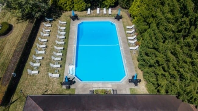 Building Photo - 804 Fairways Dr