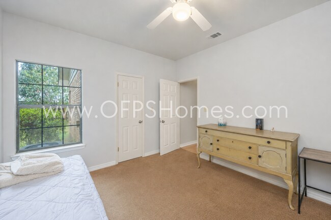 Building Photo - 3/2 in Destin!! AVAILABLE JULY 1
