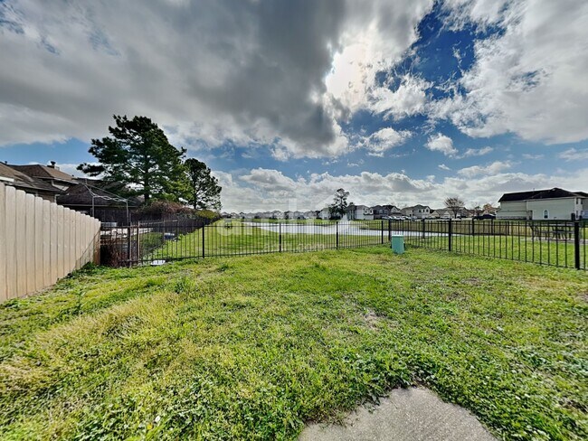 Building Photo - 10926 Windfern Lakes St