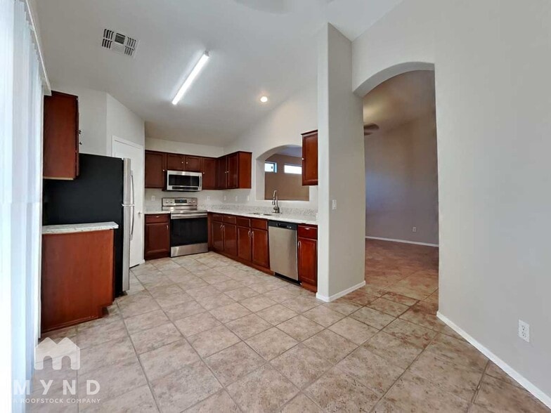 Building Photo - 12418 W Valentine Ave