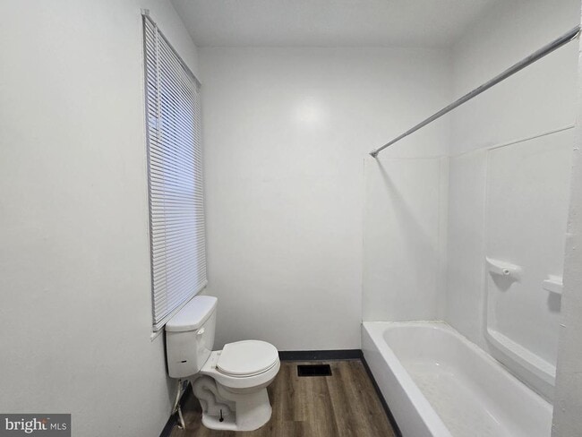 Building Photo - 5825 Ashland Ave