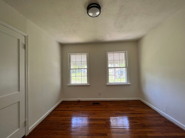 Building Photo - 1407 S Moore Rd