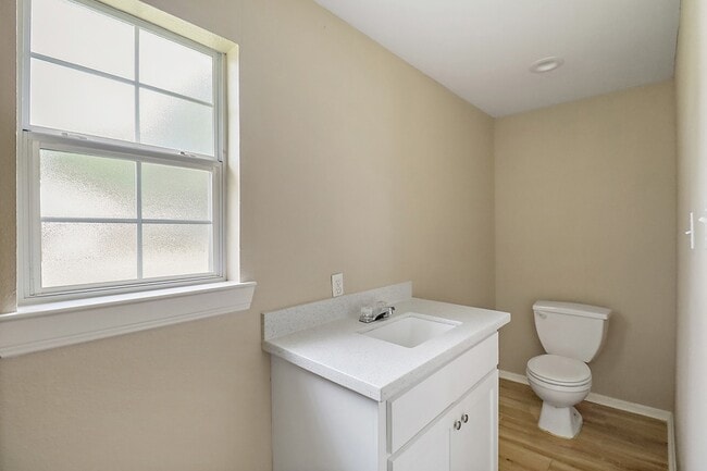Building Photo - 412 Stowell St